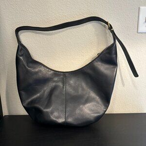 Madewell - The Essential Curve Shoulder Bag in Black